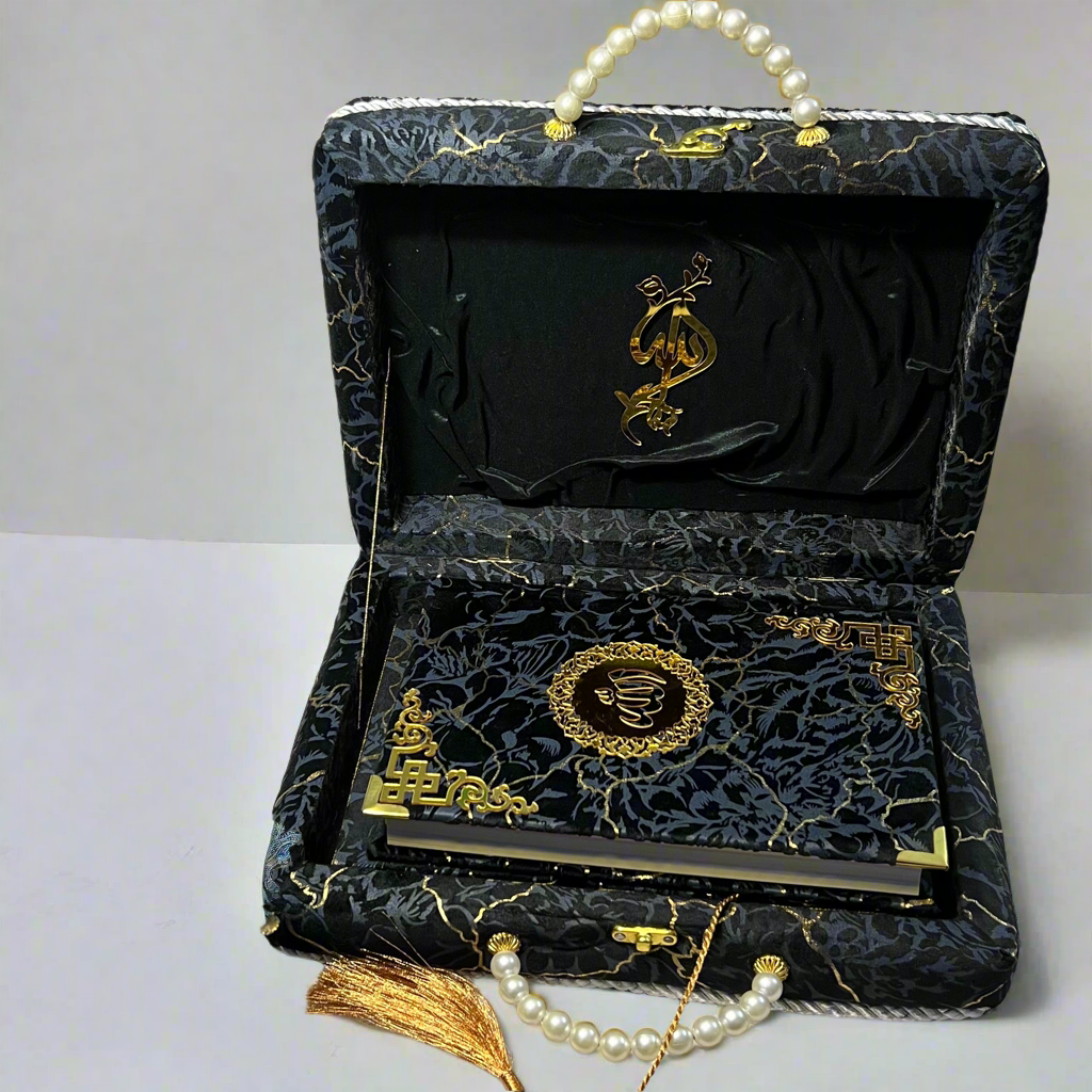 Handle Quran Set Black – Velvet Box with Rahail